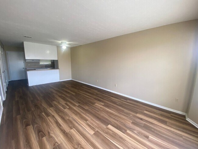 Foto del edificio - Large Townhome w/Master Balcony, Convenien...