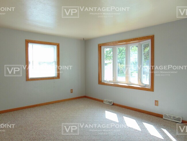 Building Photo - 531 Clover Ln