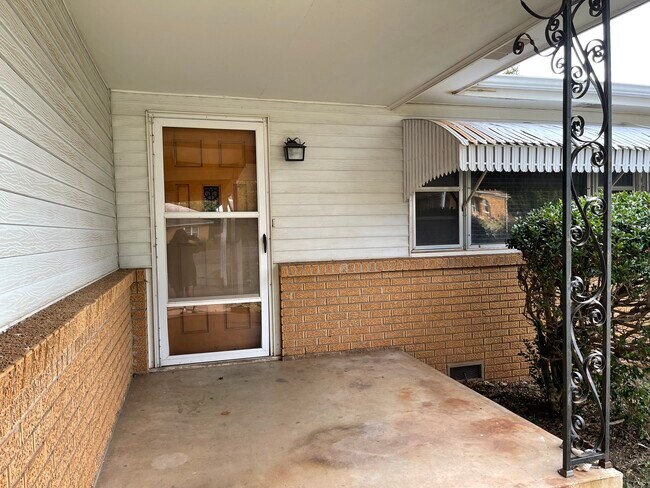 Front Door - 405 N Main St