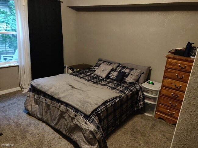 Foto del edificio - 2 br, 1 bath Duplex - 611 East Pleasant St...