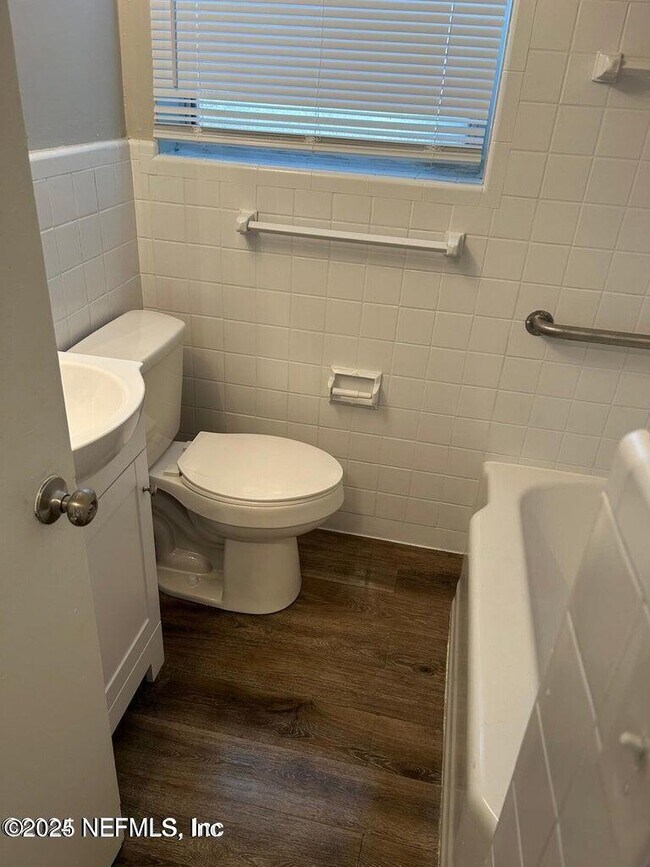 Foto del edificio - 3101 Belden Cir