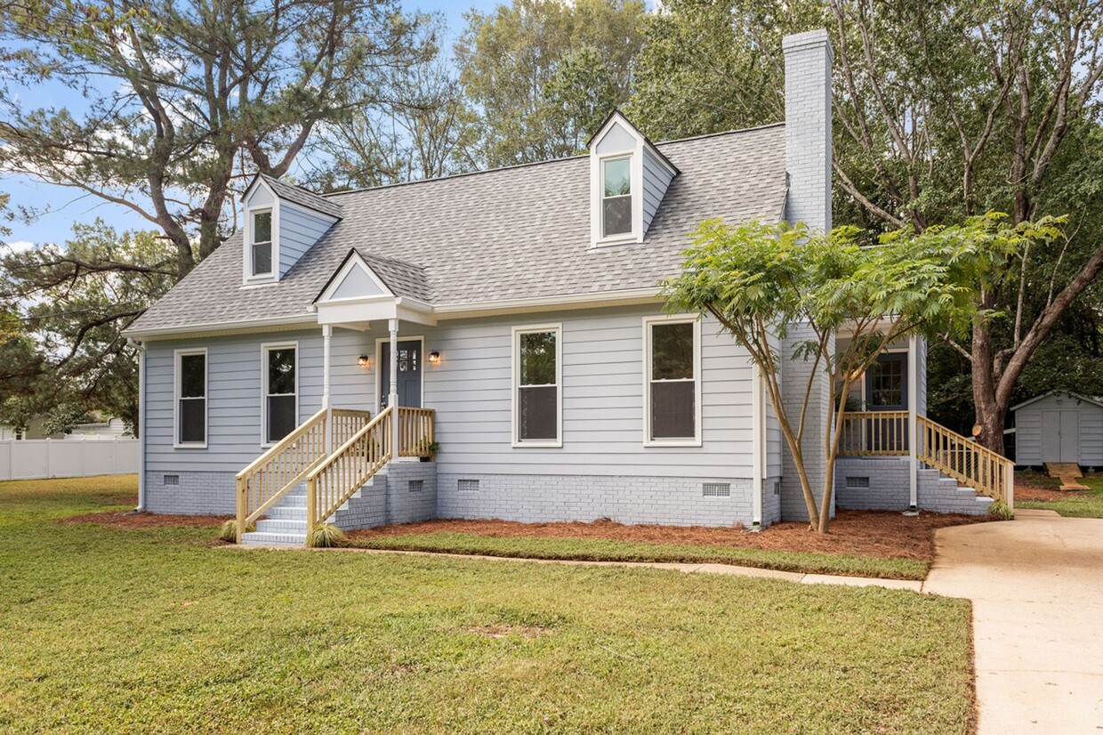 Foto principal - Charming Renovated Knightdale Home with Sp...