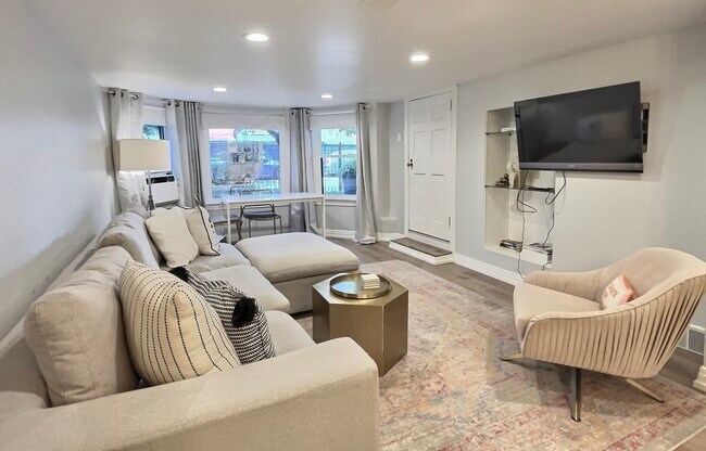 Building Photo - 3745 N Seminary Ave