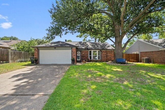 Building Photo - 512 Yellowstone Dr