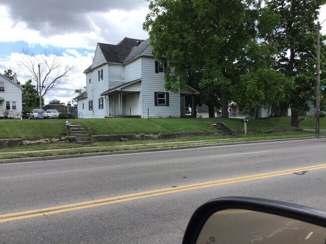 Building Photo - 303 E Memorial Dr