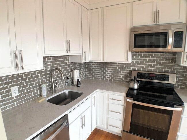 Building Photo - 57 W Cedar St