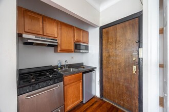 Building Photo - 948 W Cuyler Ave