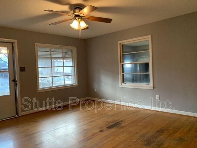 Building Photo - 4158 Eastwood Dr
