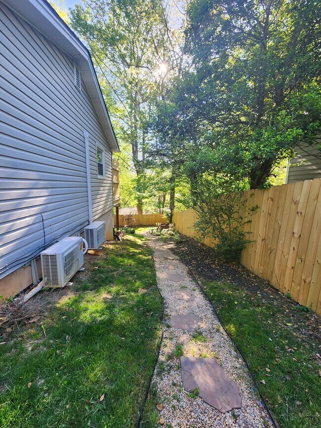 Building Photo - Black Mountain Rental