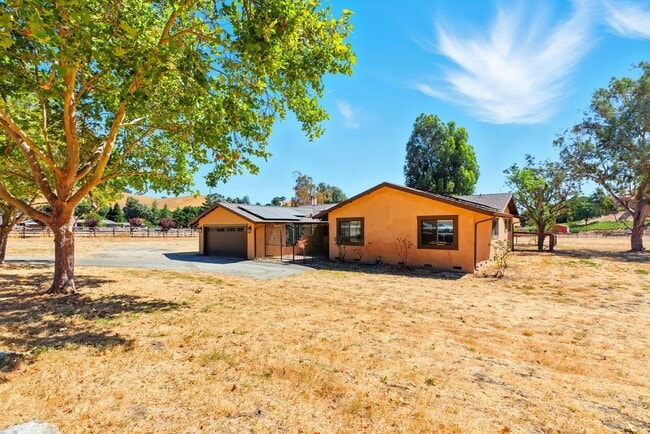 Building Photo - $5995 - Ranch-style home with acreage in West Gilroy's quiet countryside