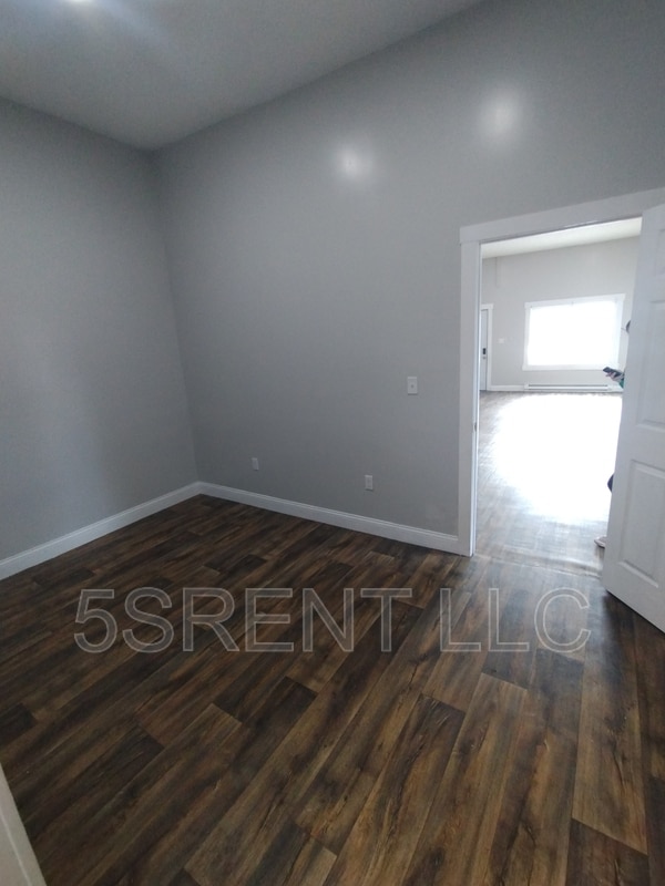 Building Photo - 22 E Main St