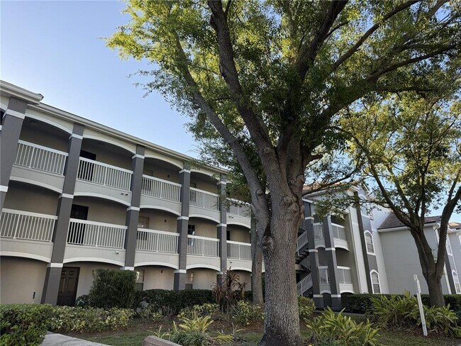 Building Photo - 13839 Fairway Island Dr