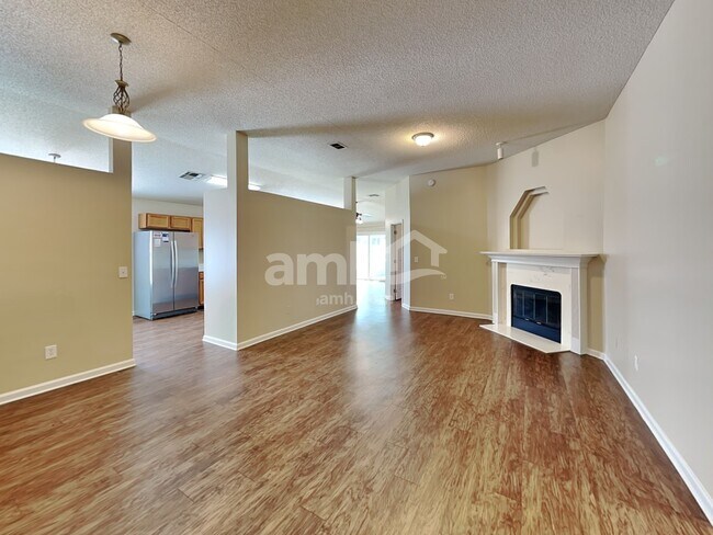 Building Photo - 1207 Stern Way