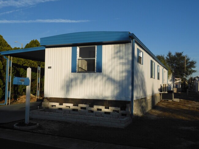 LIMPIO Y BONITO BIEN MANTENIDO - 7434 Hob Ln