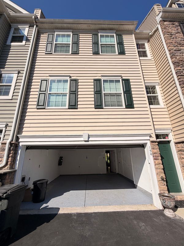 Building Photo - 154 Moorehead Ave