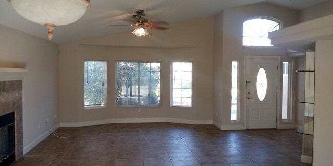 Foto del edificio - Beautiful 3 Bedroom Home