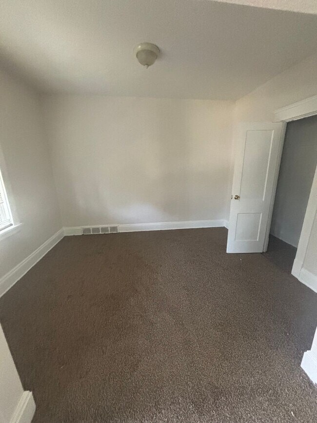 Building Photo - 4bd Single Cash Pay/Section 8
