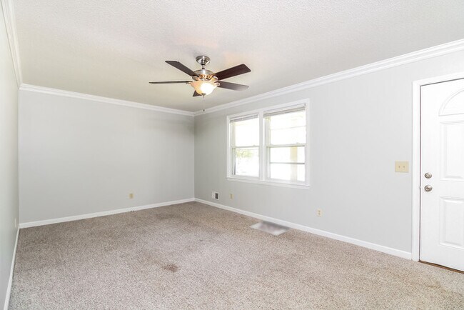 Foto del edificio - 107 Sedgewood Ln