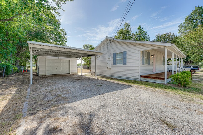 Building Photo - 830 Carver St