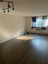 Building Photo - 131 Mellen St