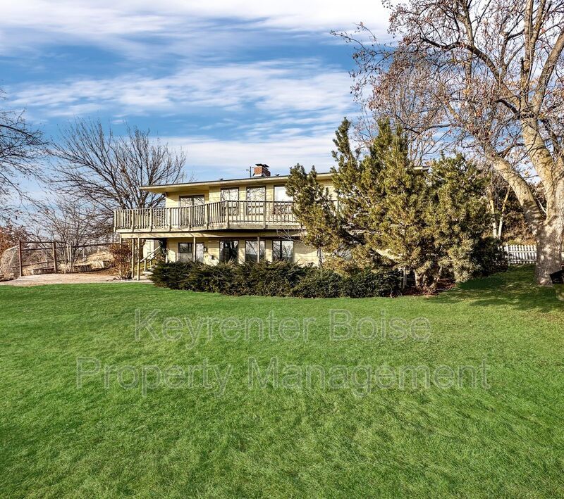Primary Photo - 6070 W Hill Rd