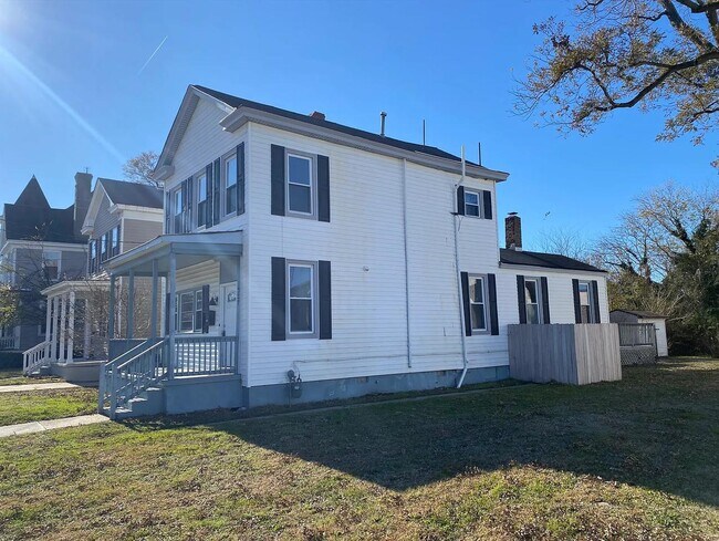 Foto del edificio - 327 S Main St