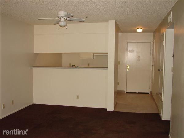 Building Photo - 601 W 40th Pl