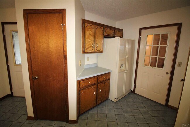 Building Photo - 6407 Lake Charlene Ln