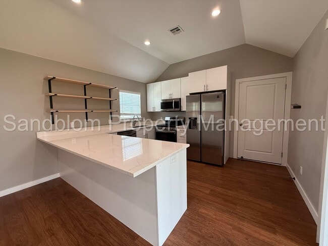 Building Photo - For Lease | University of Tulsa | $1750 Rent