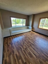 Building Photo - 723 Lincoln Ave SE