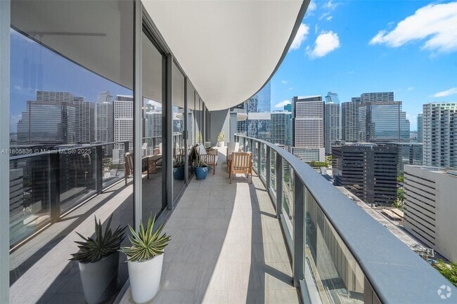 Building Photo - 1000 Brickell Plz
