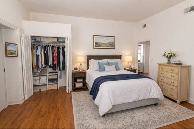 Building Photo - 115 W Monument St