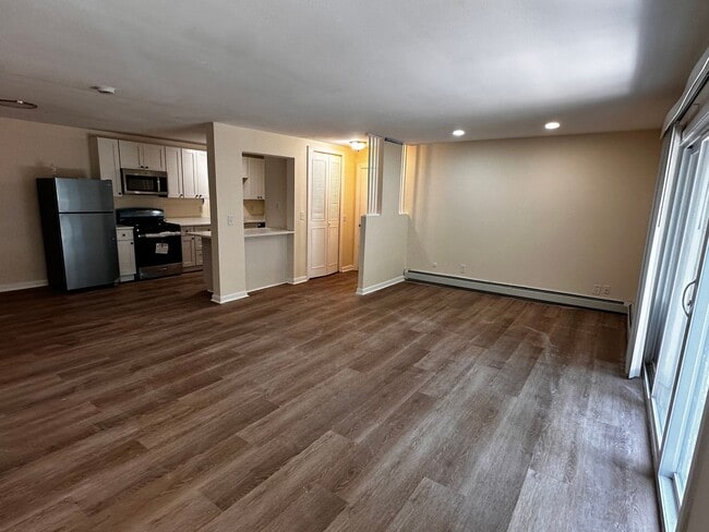 Building Photo - 435 Oaklawn Ave