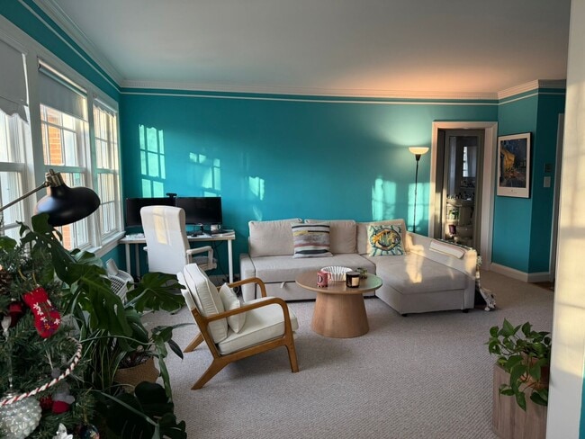 Building Photo - 1800 West Abingdon Drive