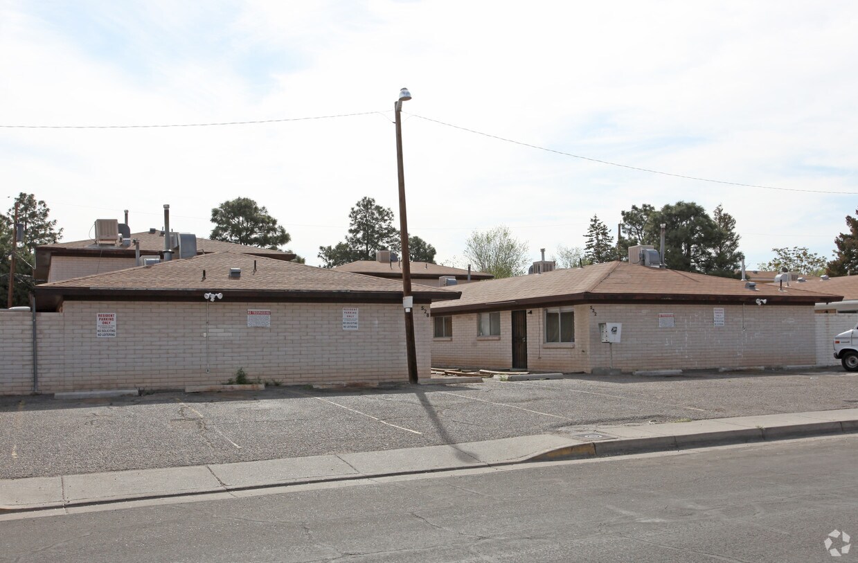 Building Photo - 528-532 Madeira Dr SE