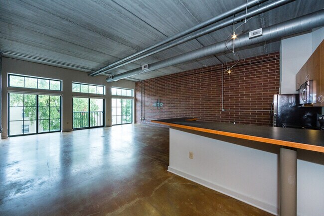 Building Photo - Amazing Industrial Studio at 626 N Graham!