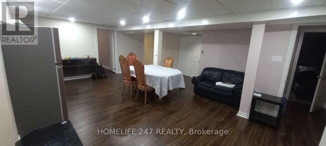 Building Photo - 16 Hallen Rd