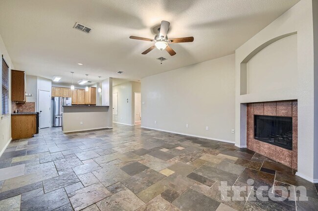 Building Photo - 1136 Roundhouse Dr