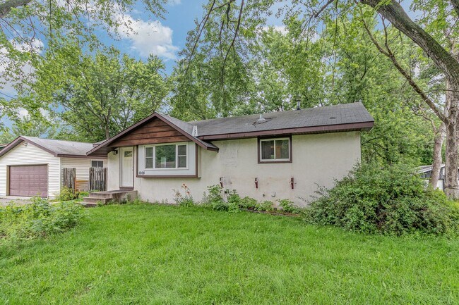 Foto del edificio - Spacious 5bed|2bath Home w/ Large Backyard...