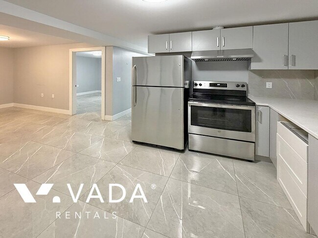 Photo du bâtiment - 3 BR Basement Suite Rental 2-4841 Dumfries St Vancouver: VADA