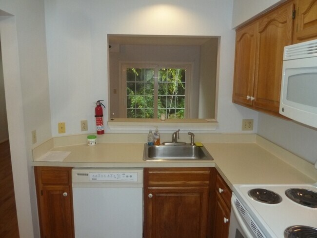 Building Photo - 19 Rushmore Ln