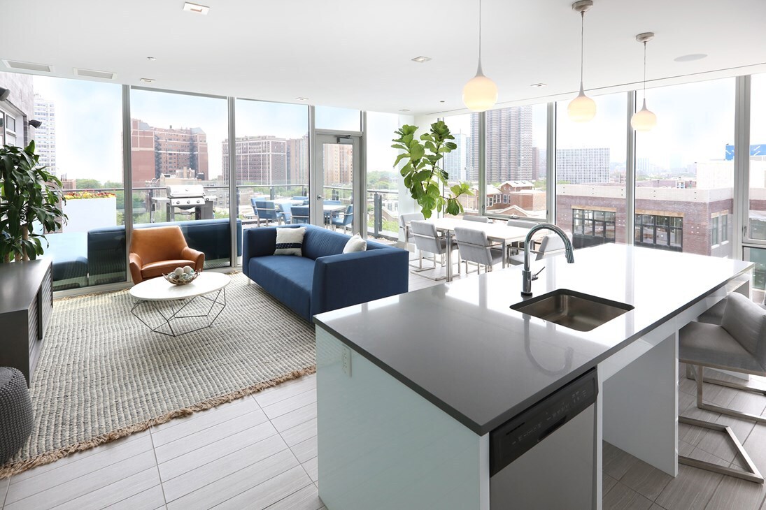 Foto principal - 810 W Sheridan Rd