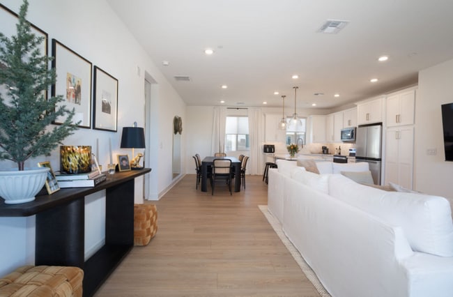 Building Photo - 2121 W Sonoran Desert Dr