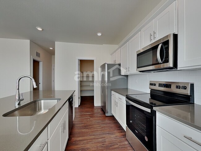 Building Photo - 11677 Logans Rdg Dr