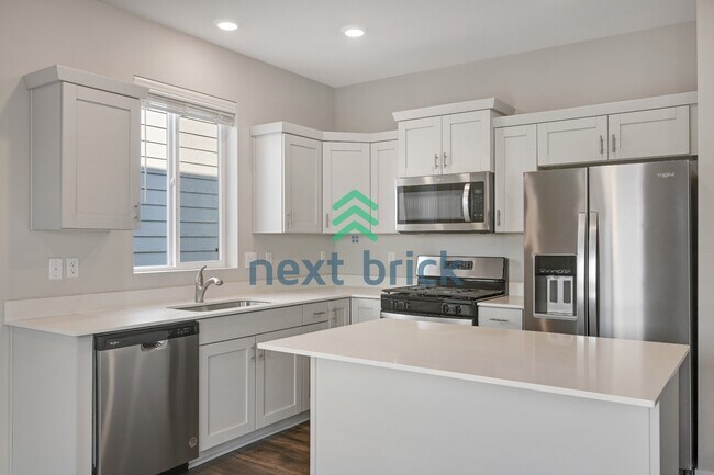 Foto del edificio - "Charming 3-Bed Home with 2.5 Baths in Picturesque Snohomish – 1720 Sq. Ft. of Comfort Awaits!"