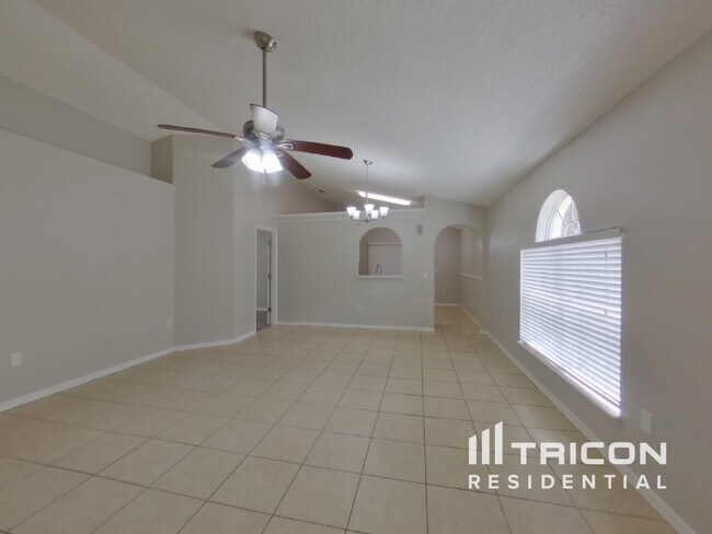 Foto del edificio - 321 Placid Lake Dr