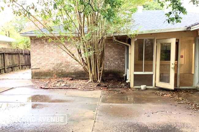 Building Photo - 12115 Creekhurst Dr