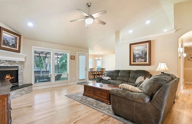 Foto del edificio - Beautiful 3 bed 2 bath home in Meridians Bridgetower community just off Ten Mile and W McMillan Rd