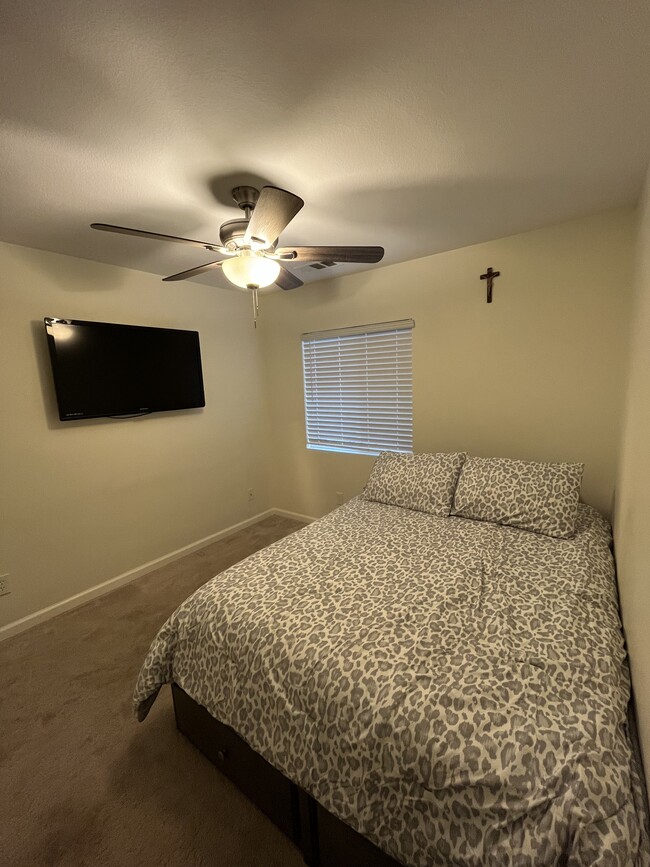 Room - 10976 Remington St