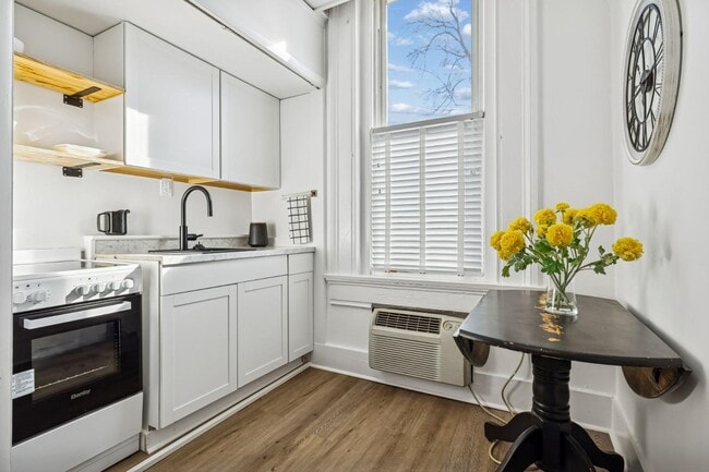 Building Photo - 302 N Church St